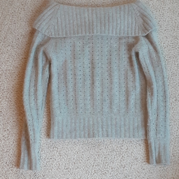 Off the shoulder banana republic sweater XSP - Picture 4 of 4